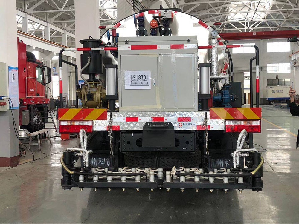 智能型瀝青灑布車(chē)